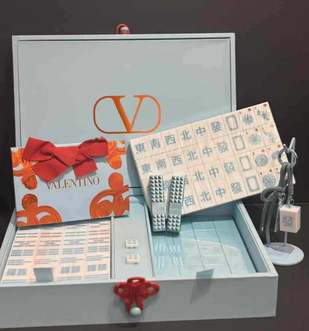 【24小時網站自助下單】供應商現貨🌸數量只有10套‼️‼️全球限量800套‼️🩵Valentino Beauty好運天藍色麻雀🩵 | 預訂 逢星期一，三返倉執貨 其後約3-5個工作天寄出