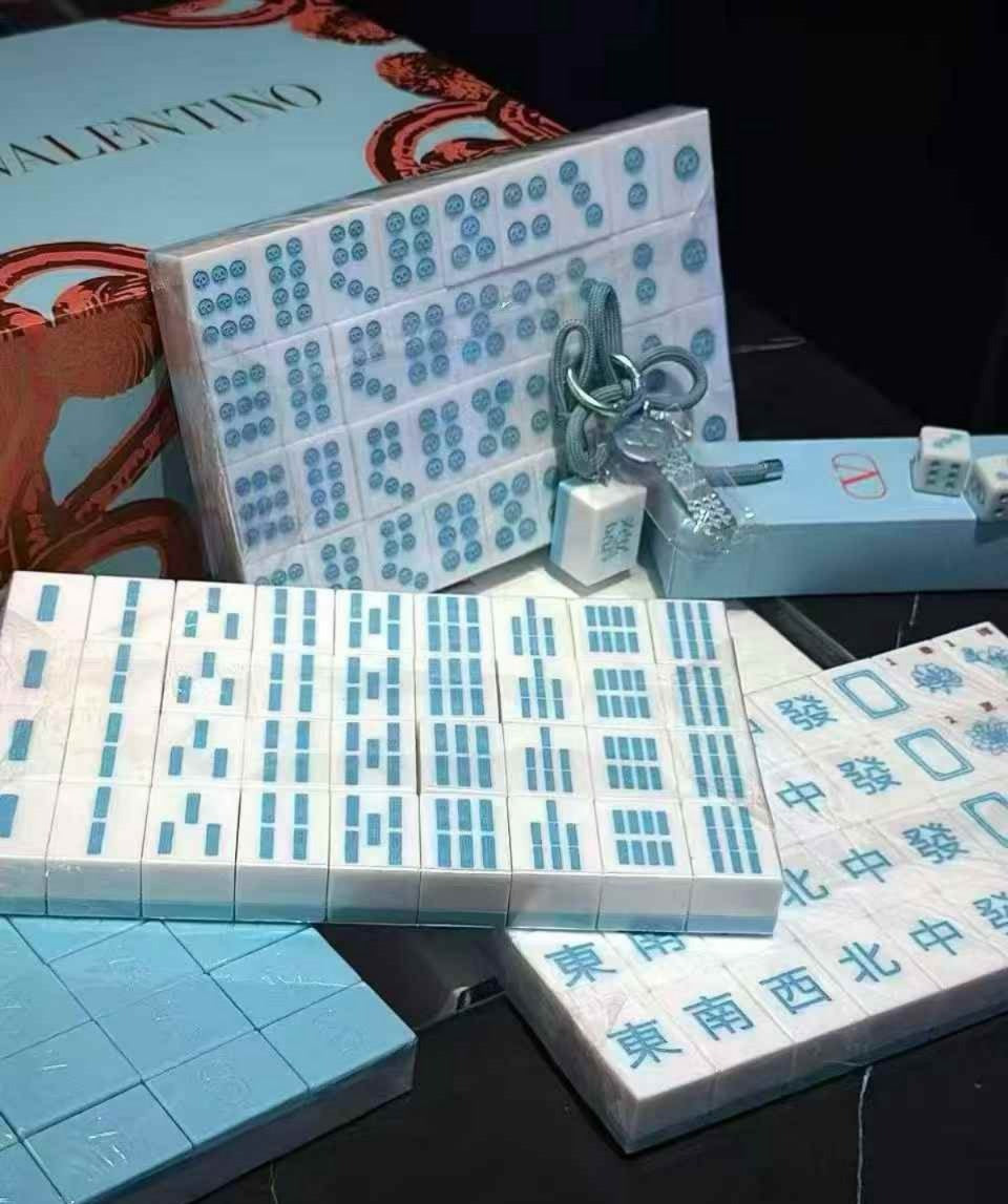 【24小時網站自助下單】供應商現貨🌸數量只有10套‼️‼️全球限量800套‼️🩵Valentino Beauty好運天藍色麻雀🩵 | 預訂 逢星期一，三返倉執貨 其後約3-5個工作天寄出