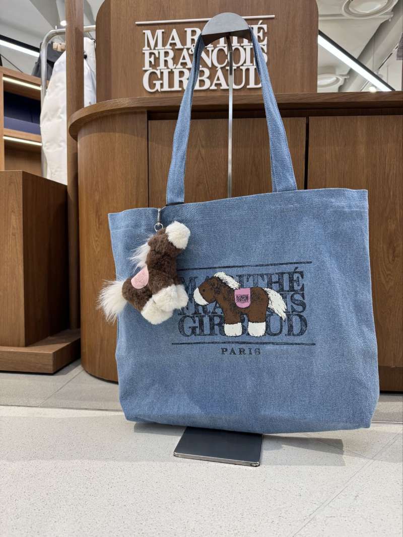 【24小時網站自助下單】2026年4月20日23:00截🌸‼️之前完全斷貨系列‼️店長話公司開通給予訂貨-限量限購，收單3日再報數給店長訂貨留貨🙏🏻 2026年最新上市～韓國限定 馬年 x MARITHE FRANCOIS GIRBAUD 可愛小馬Tote Bag | 預訂約3-4星期