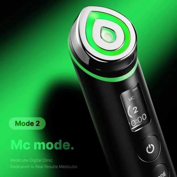 2/9截🌸（正貨香港保養保修1年） 韓國 MEDICUBE Age-R Booster Pro 最新🆕水光針導入美容機 （黑色/粉紅色/黃色）3色選擇 | 預訂約1-2星期