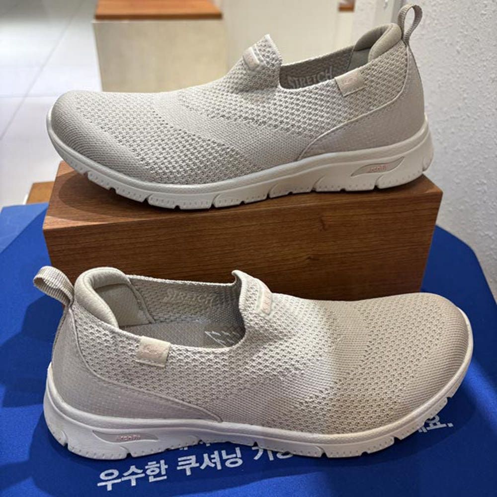 🌸韓國空運✈️🇰🇷Skechers Slip-On Arch Fit Refine 2.0 運動鞋 | 預訂約2-3星期（自行備註顏色及尺寸）