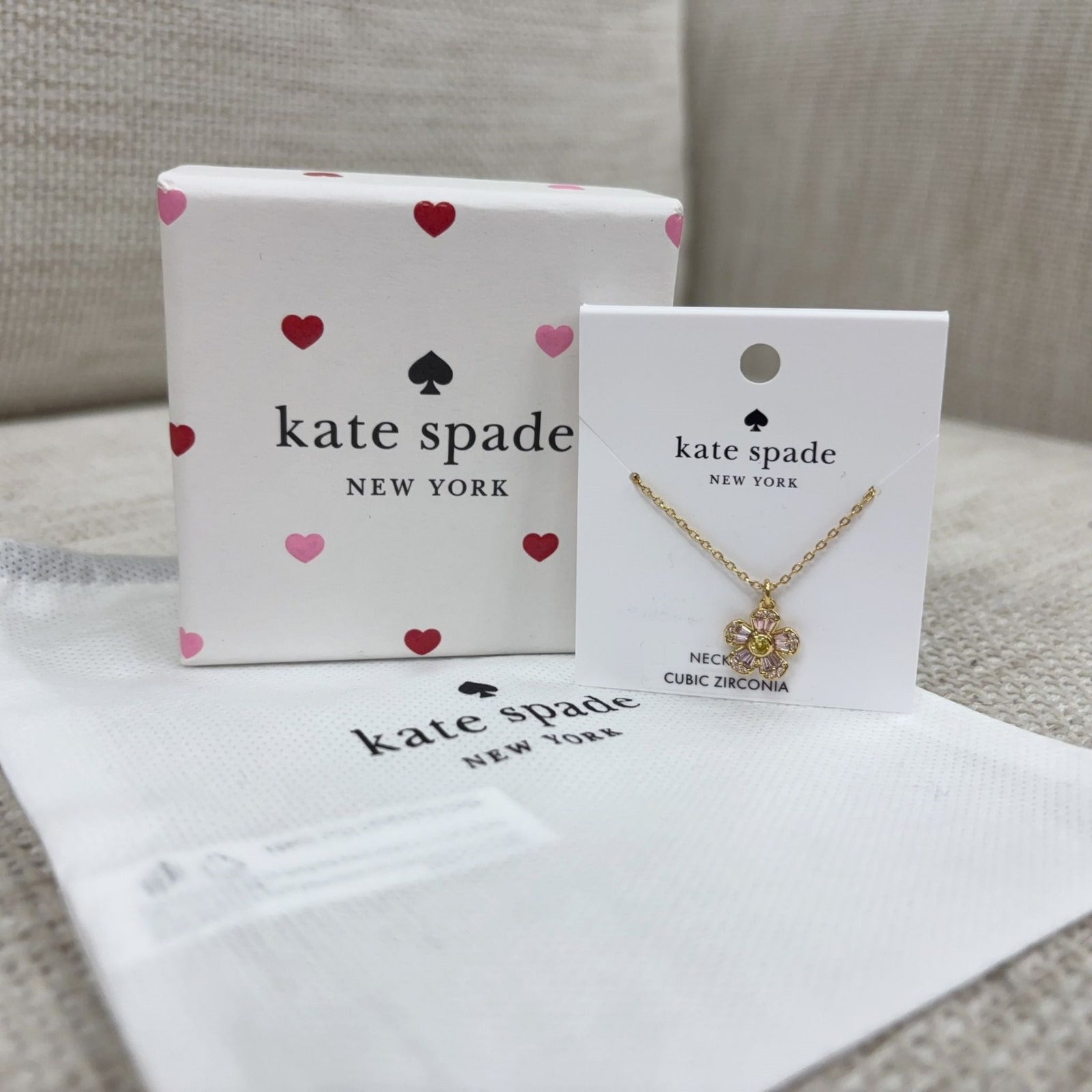 【24小時網站自助下單】🌸白色情人節精選🌟🌟Kate Spade花花閃鑽頸鏈 | 預訂約2星期