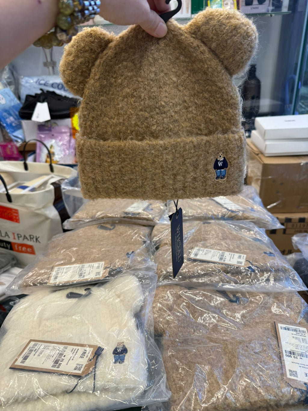 售完即止🌸🐻WHO.A.U 韓國專門店/免稅店🐻 2025年最新款 小熊 針織帽 折扣優惠‼️ ❤️So Cute❤️| 預訂約3-4星期