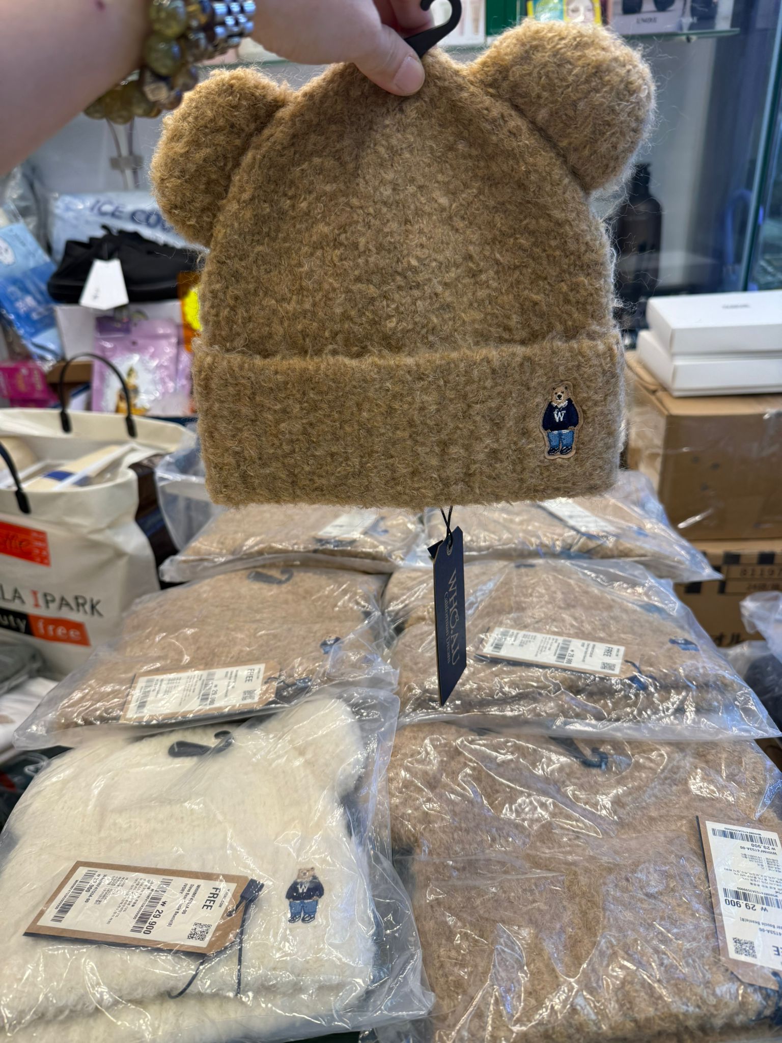 售完即止🌸🐻WHO.A.U 韓國專門店/免稅店🐻 2025年最新款 小熊 針織帽 折扣優惠‼️ ❤️So Cute❤️| 預訂約3-4星期