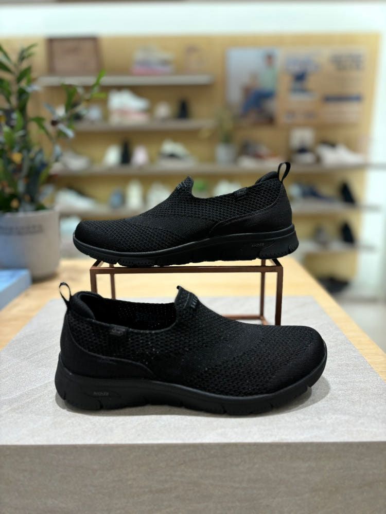 🌸韓國空運✈️🇰🇷Skechers Slip-On Arch Fit Refine 2.0 運動鞋 | 預訂約2-3星期（自行備註顏色及尺寸） 娉婷貿易公司 Exquisite Beauty Trading Company