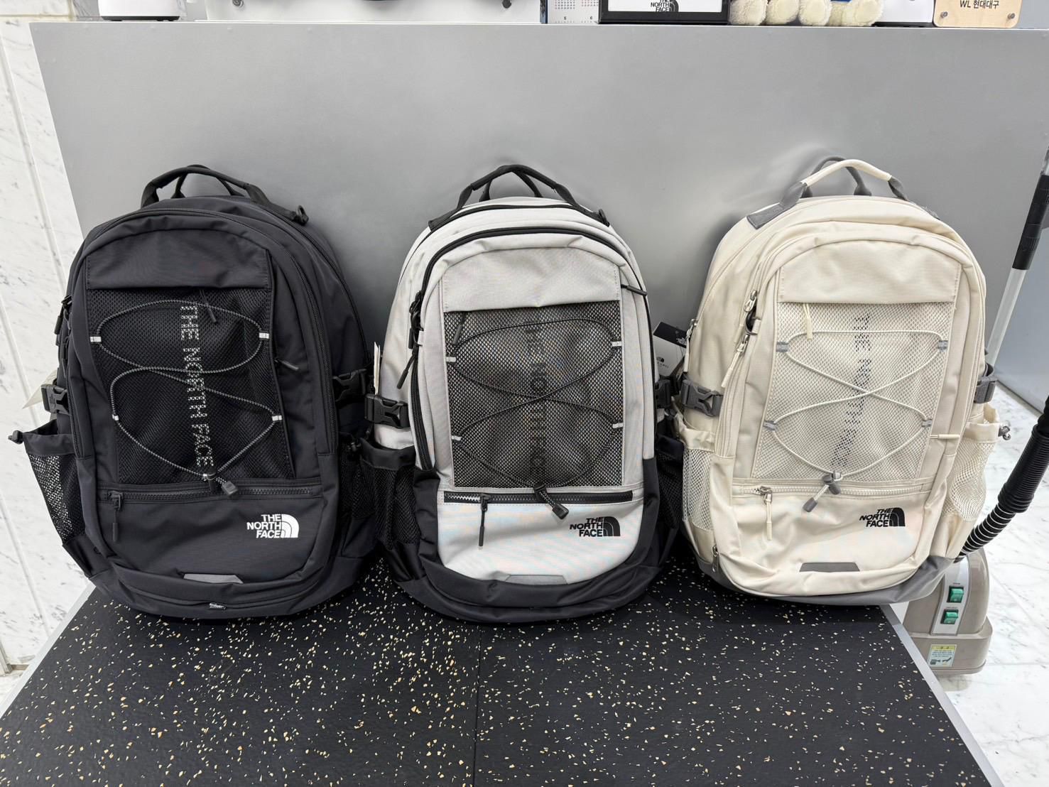 【24小時網站自助下單】🌸韓國代購🇰🇷The North Face Super pack | 預訂約2-3星期32L 米白色 💰HK$950（現貨，落單後約3-5個工作天排單出貨 工作天不包括星期六、日及公眾假期） 娉婷貿易公司 Exquisite Beauty Trading Company