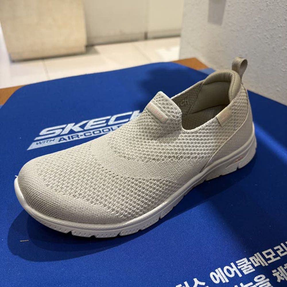 🌸韓國空運✈️🇰🇷Skechers Slip-On Arch Fit Refine 2.0 運動鞋 | 預訂約2-3星期（自行備註顏色及尺寸） 娉婷貿易公司 Exquisite Beauty Trading Company