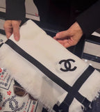 預訂 | 💯CHANEL VIP gift 黑白織帶披肩頸巾 娉婷貿易公司 Exquisite Beauty Trading Company