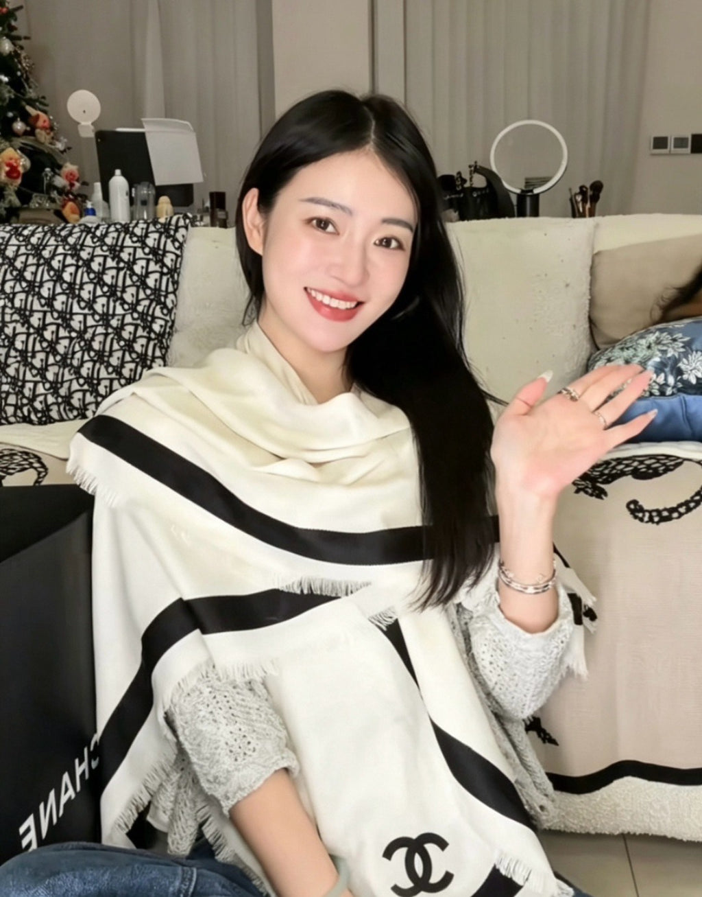 預訂 | 💯CHANEL VIP gift 黑白織帶披肩頸巾 娉婷貿易公司 Exquisite Beauty Trading Company