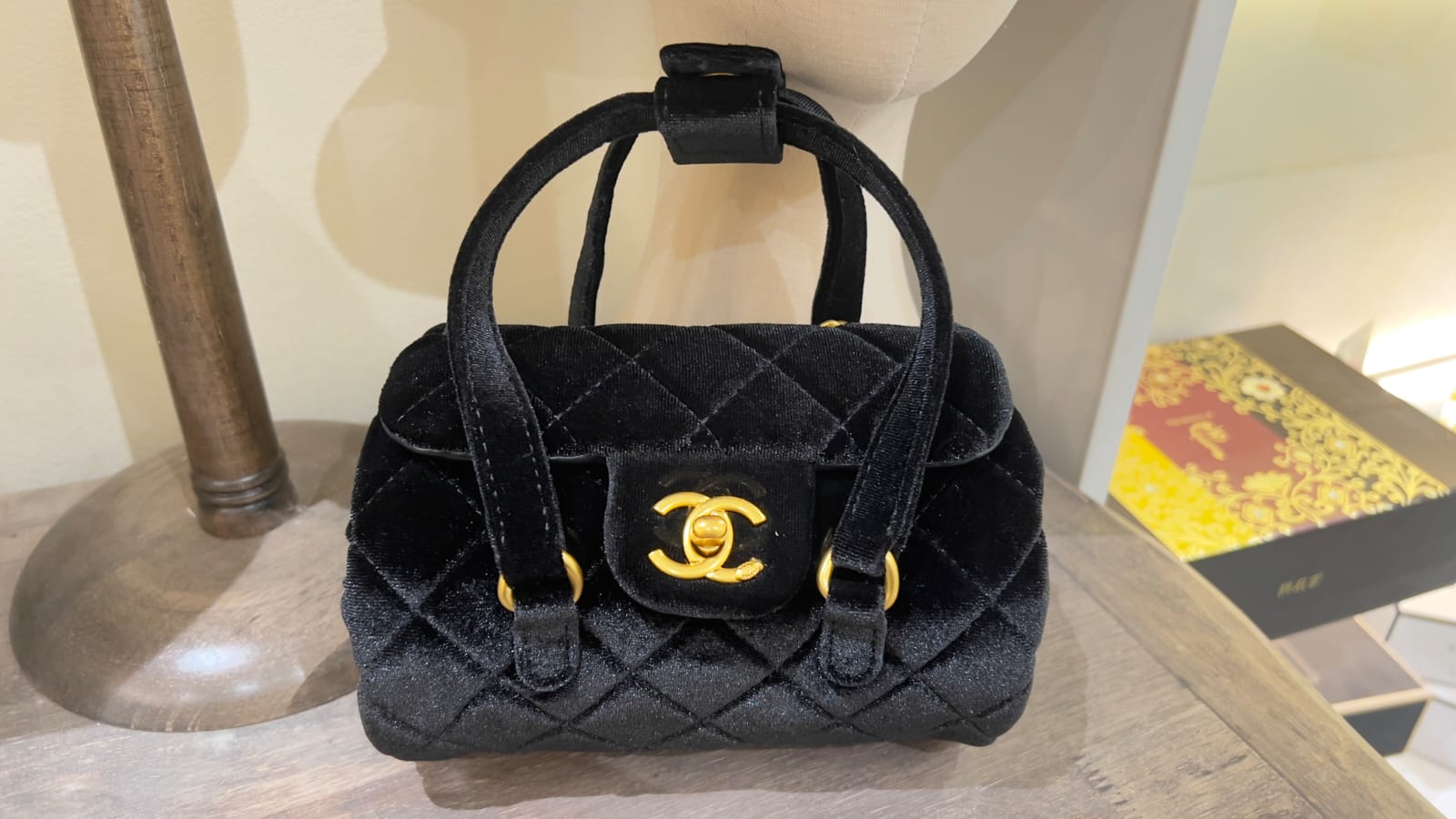 限量🌸CHANEL VIC年終超限定 黑金絲絨菱格圓筒保齡球包🌙💎 | 預訂約4-5星期