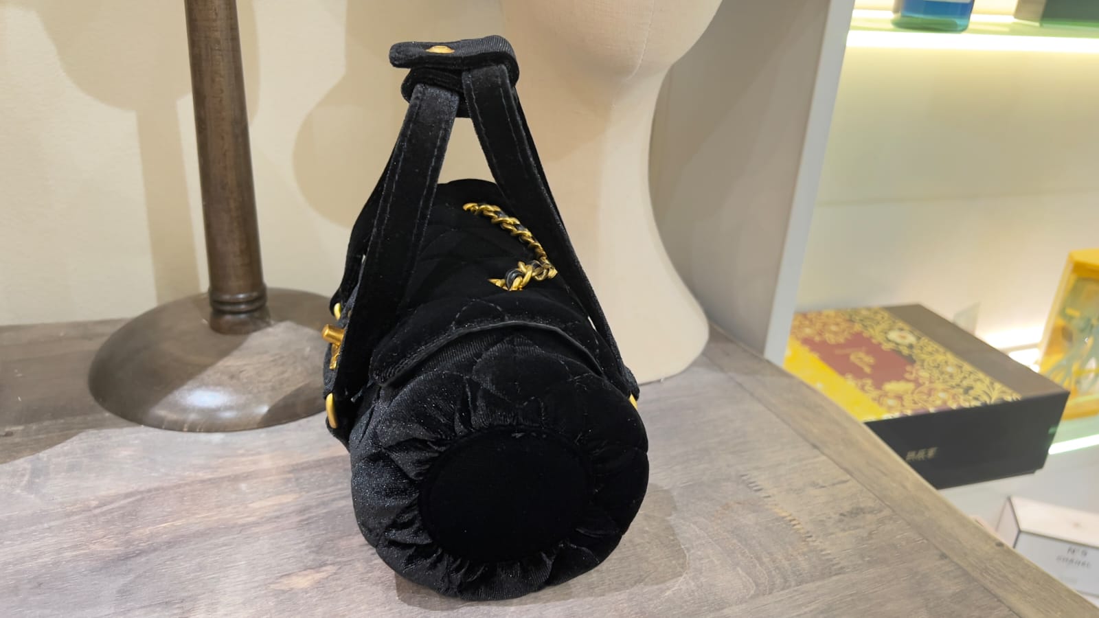 限量🌸CHANEL VIC年終超限定 黑金絲絨菱格圓筒保齡球包🌙💎 | 預訂約4-5星期