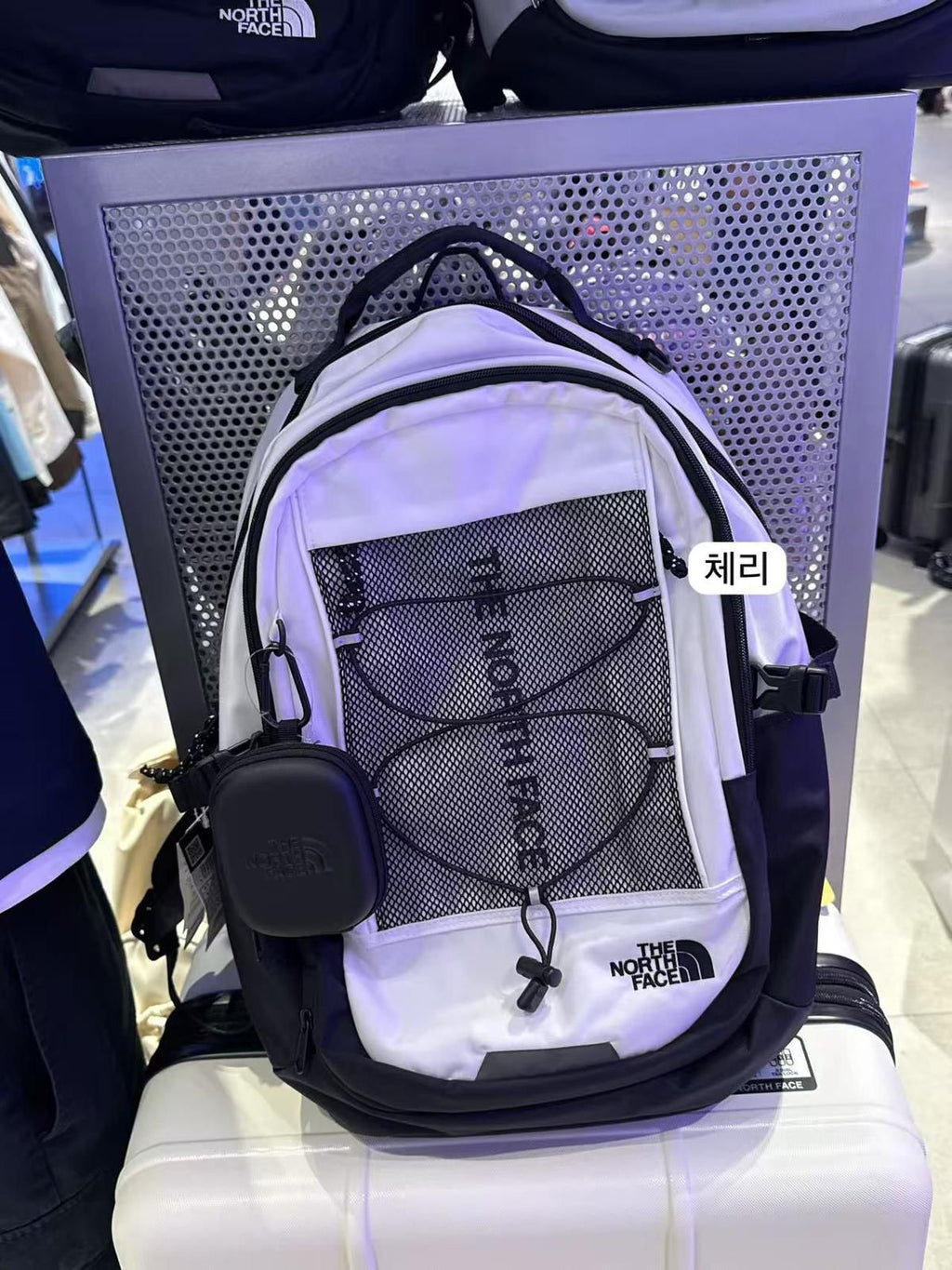 【24小時網站自助下單】🌸韓國代購🇰🇷The North Face Super pack | 預訂約2-3星期32L 米白色 💰HK$950（現貨，落單後約3-5個工作天排單出貨 工作天不包括星期六、日及公眾假期） 娉婷貿易公司 Exquisite Beauty Trading Company