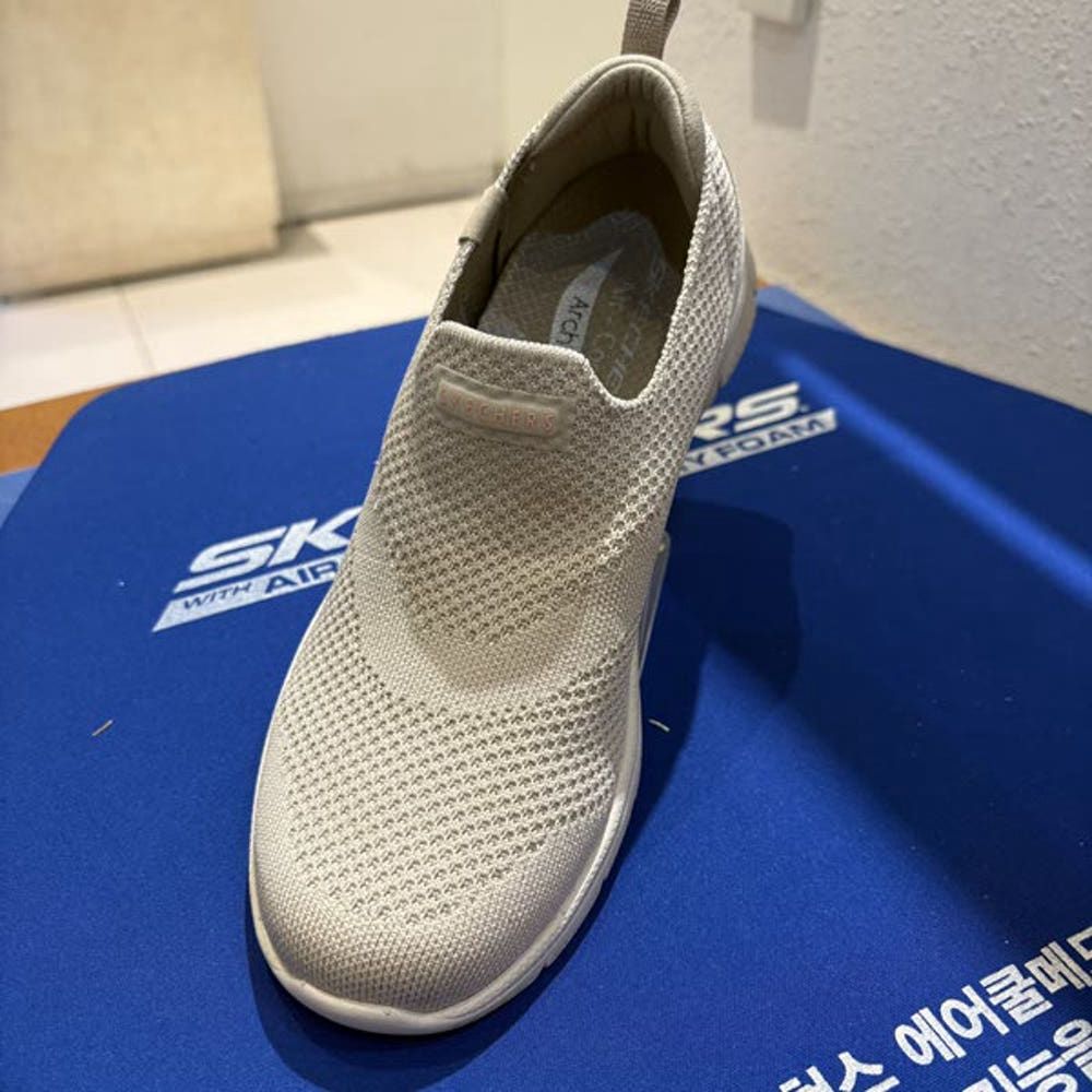 🌸韓國空運✈️🇰🇷Skechers Slip-On Arch Fit Refine 2.0 運動鞋 | 預訂約2-3星期（自行備註顏色及尺寸）
