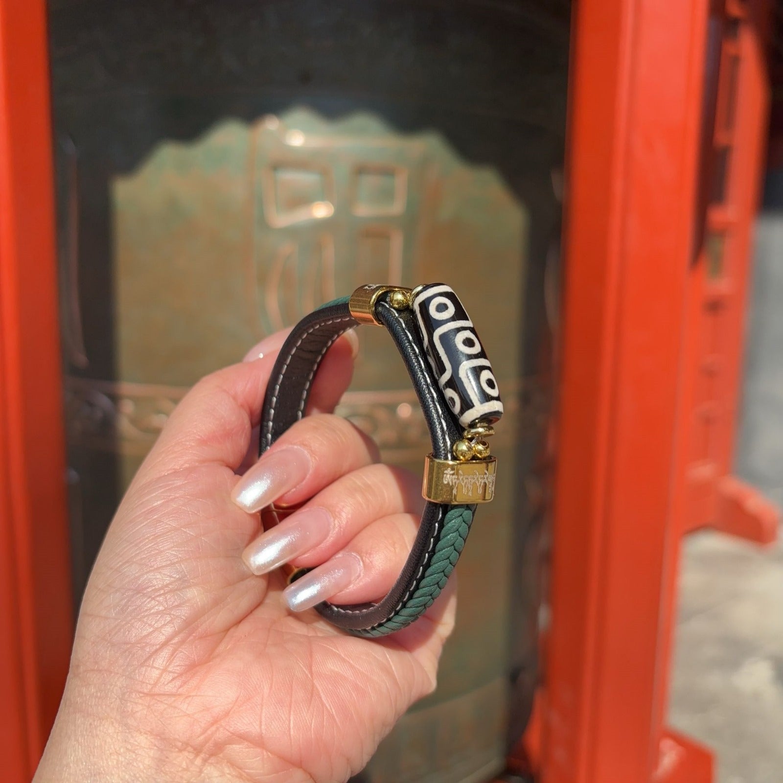 供應商現貨🌸雍和宮最新款🙈🙈實物超級靚

九眼天珠皮綠度母心咒手環(包開光） | 逢星期一、三返倉執貨 其後約3-5個工作天寄出