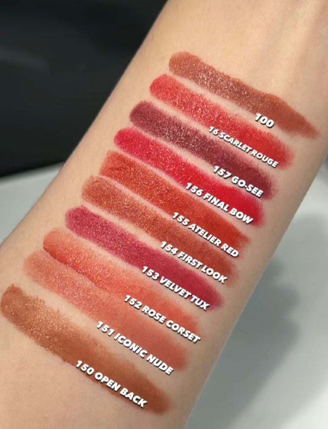 供應商現貨🌸【香港專櫃】TomFord黑極金細管口紅0.9g 小細跟 chic 2024年新品 | 預訂 逢星期一，三返倉執貨 其後約3-5個工作天寄出