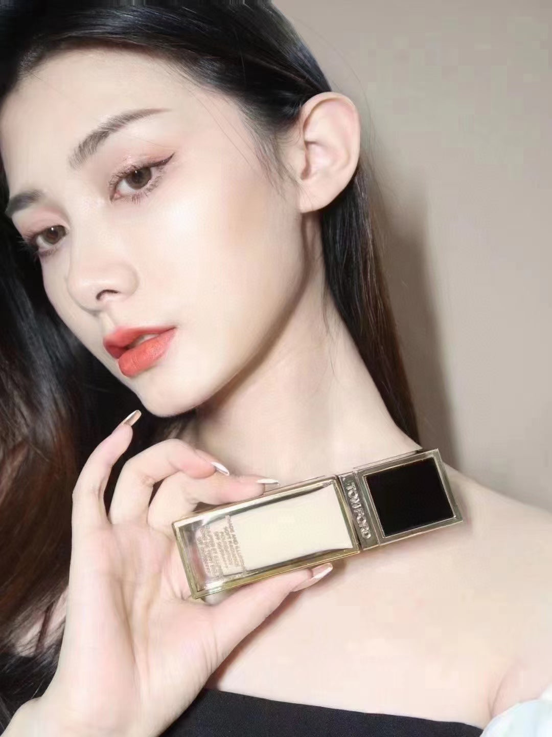 供應商現貨🌸【香港專櫃】Tom Ford奢金柔光粉底液1.1 | 預訂 逢星期一，三返倉執貨 其後約3-5個工作天寄出