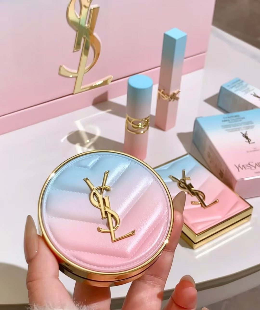 供應商現貨🌸【香港專櫃】YSL聖羅蘭情人節限定馬卡龍漸變氣墊 # BR20 | 預訂 逢星期一，三返倉執貨 其後約3-5個工作天寄出