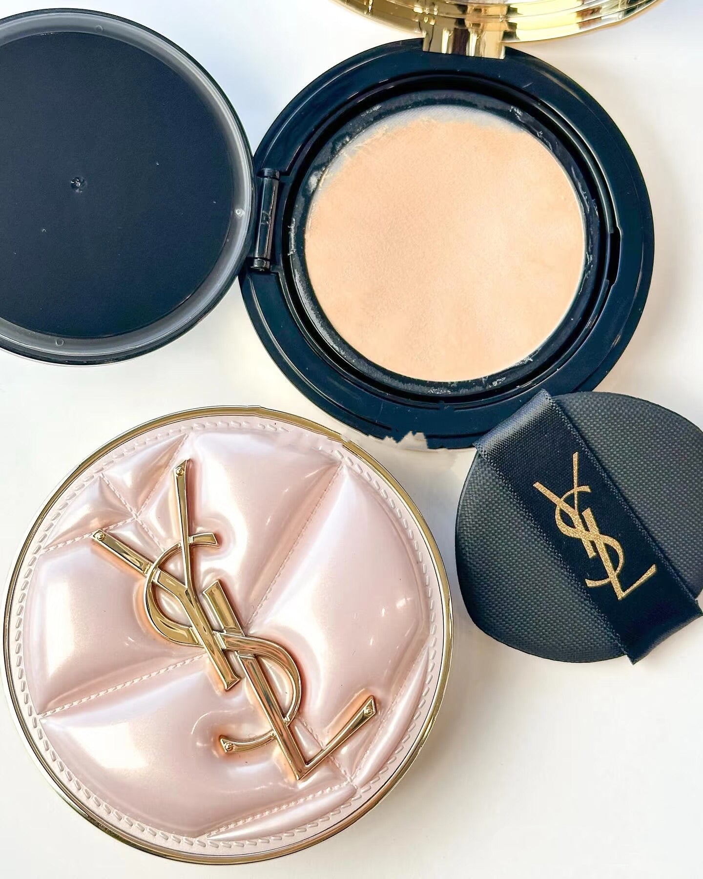 供應商現貨🌸【專櫃】YSL聖羅蘭粉氣墊 【限量版】spf50【粉色限量版】# B20 | 預訂 逢星期一，三返倉執貨 其後約3-5個工作天寄出