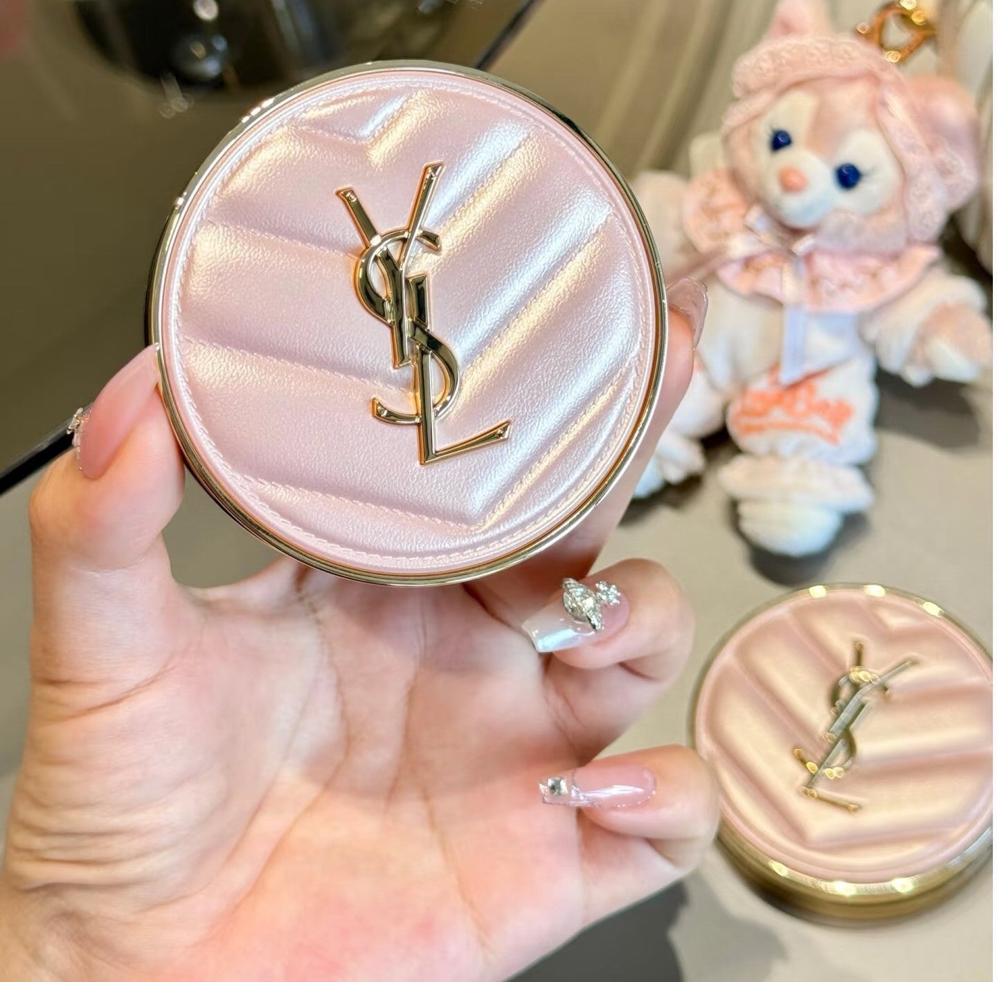 供應商現貨🌸【專櫃】新版YSL聖羅蘭粉皮革氣墊/粉氣墊spf50＋ | 預訂 逢星期一，三返倉執貨 其後約3-5個工作天寄出