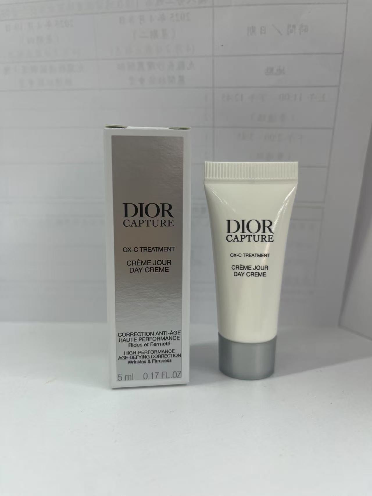 ‼️只有30支左右‼️供應商現貨🌸❤️🔥好貨快閃❤️🔥Dior迪奧緊緻煥顏銀日霜5ml | 預訂 逢星期一，三返倉執貨 其後約3-5個工作天寄出