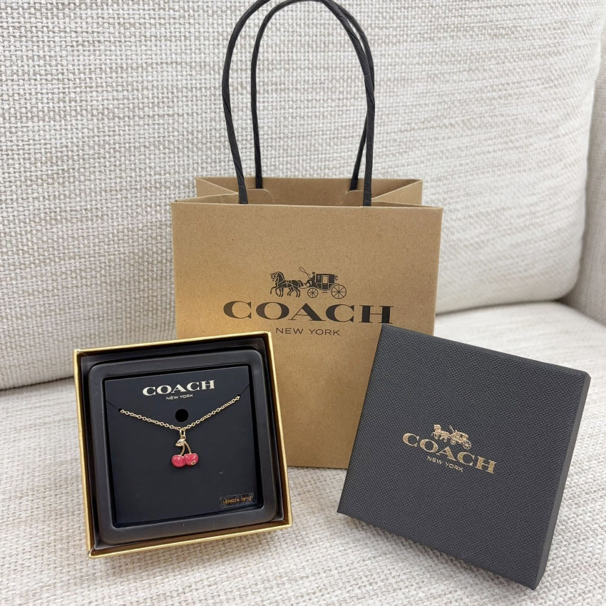 供應商少量現貨 售完即止🌸新到 Coach Cherry Charm Pendant Necklace | 預訂 逢星期一，三返倉執貨 其後約3-5個工作天寄出