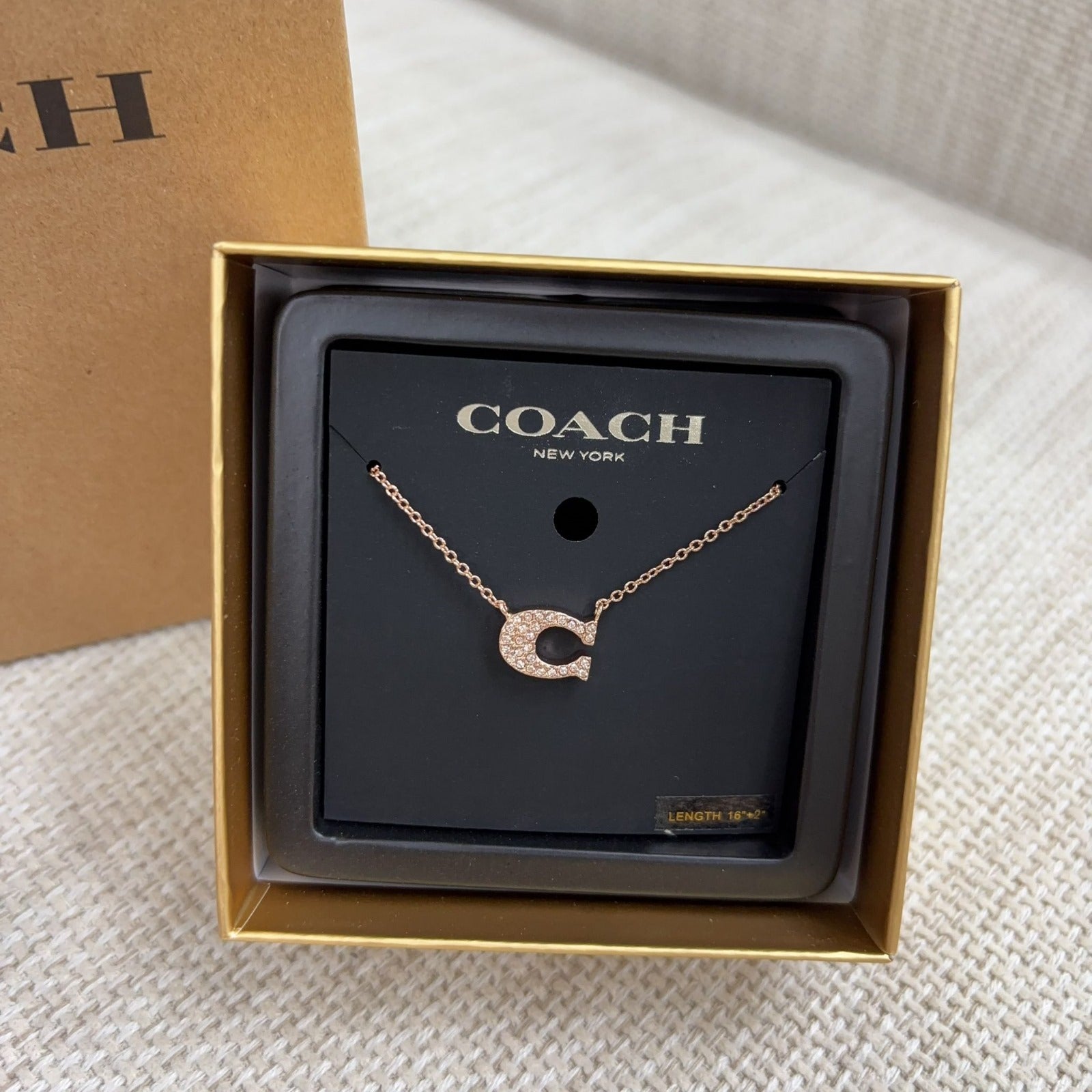 供應商少量現貨 售完即止🌸新到 Coach CC吊咀款-玫瑰金 | 預訂 逢星期一，三返倉執貨 其後約3-5個工作天寄出