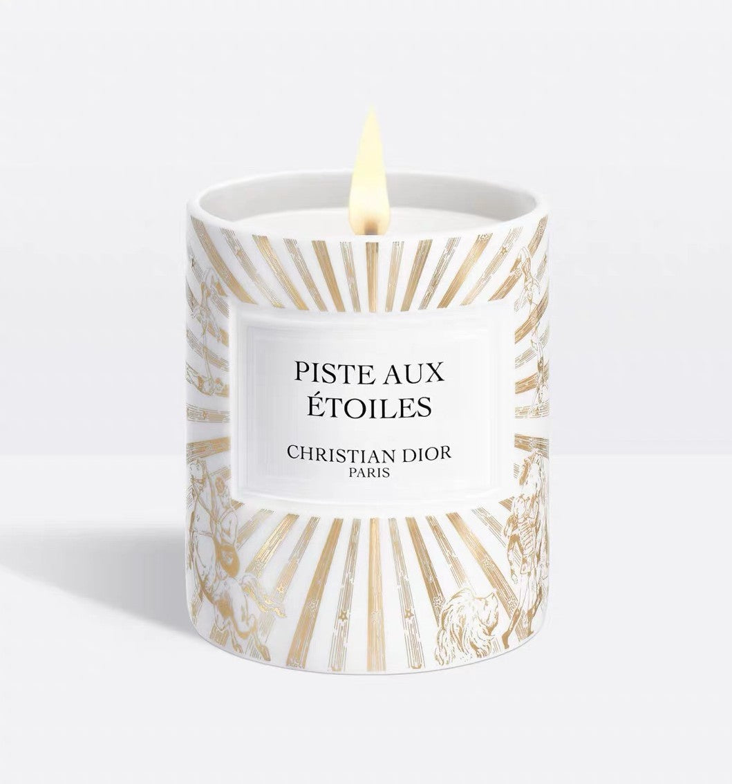 供應商現貨🌸香港專櫃 Dior迪奧 2025年聖誕限定香氛蠟燭 （星熠甜夢焦糖杏仁棉花） | 預訂 逢星期一，三返倉執貨 其後約3-5個工作天寄出