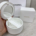 供應商少量現貨，賣曬後預計2-3星期再到🌸🌟🌟Chanel Beauty雙層白皮首飾盒 | 預訂 逢星期一，三返倉執貨 其後約3-5個工作天寄出 娉婷貿易公司 Exquisite Beauty Trading Company