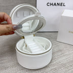 供應商少量現貨，賣曬後預計2-3星期再到🌸🌟🌟Chanel Beauty雙層白皮首飾盒 | 預訂 逢星期一，三返倉執貨 其後約3-5個工作天寄出