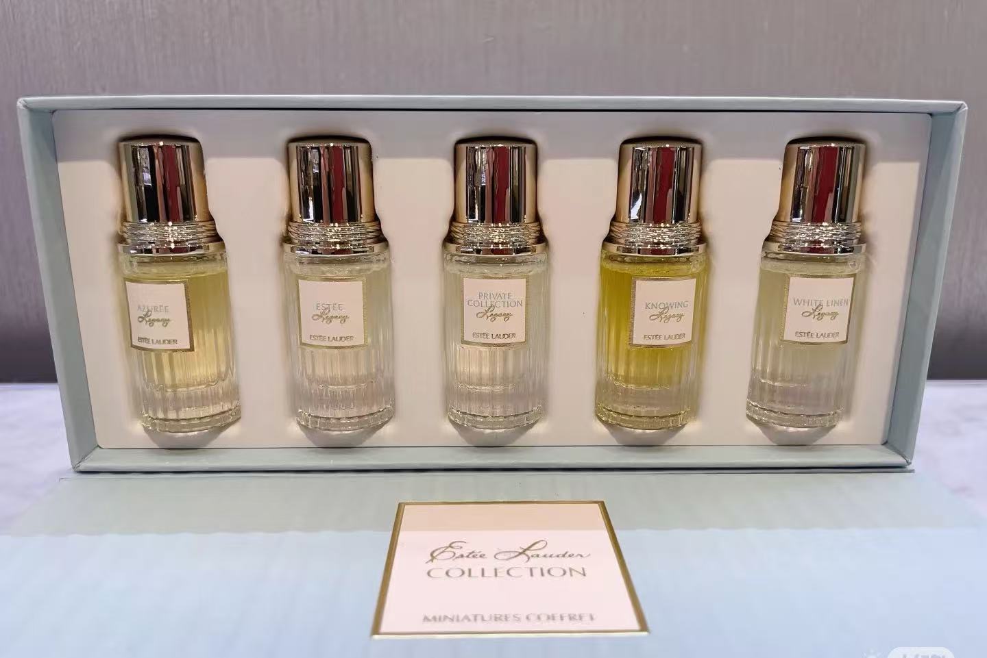 供應商少量現貨 先買先得🌸免稅正品 Estee Lauder雅詩蘭黛傳奇Legacy香水套裝，包含5瓶4ml | 預訂 逢星期一，三返倉執貨 其後約3-5個工作天寄出