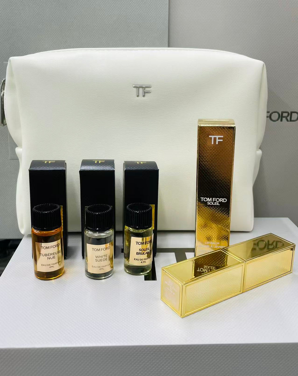 供應商現貨🌸免稅正品 Tom Ford白色皮質化粧包包5件套裝 | 預訂 逢星期一，三返倉執貨 其後約3-5個工作天寄出