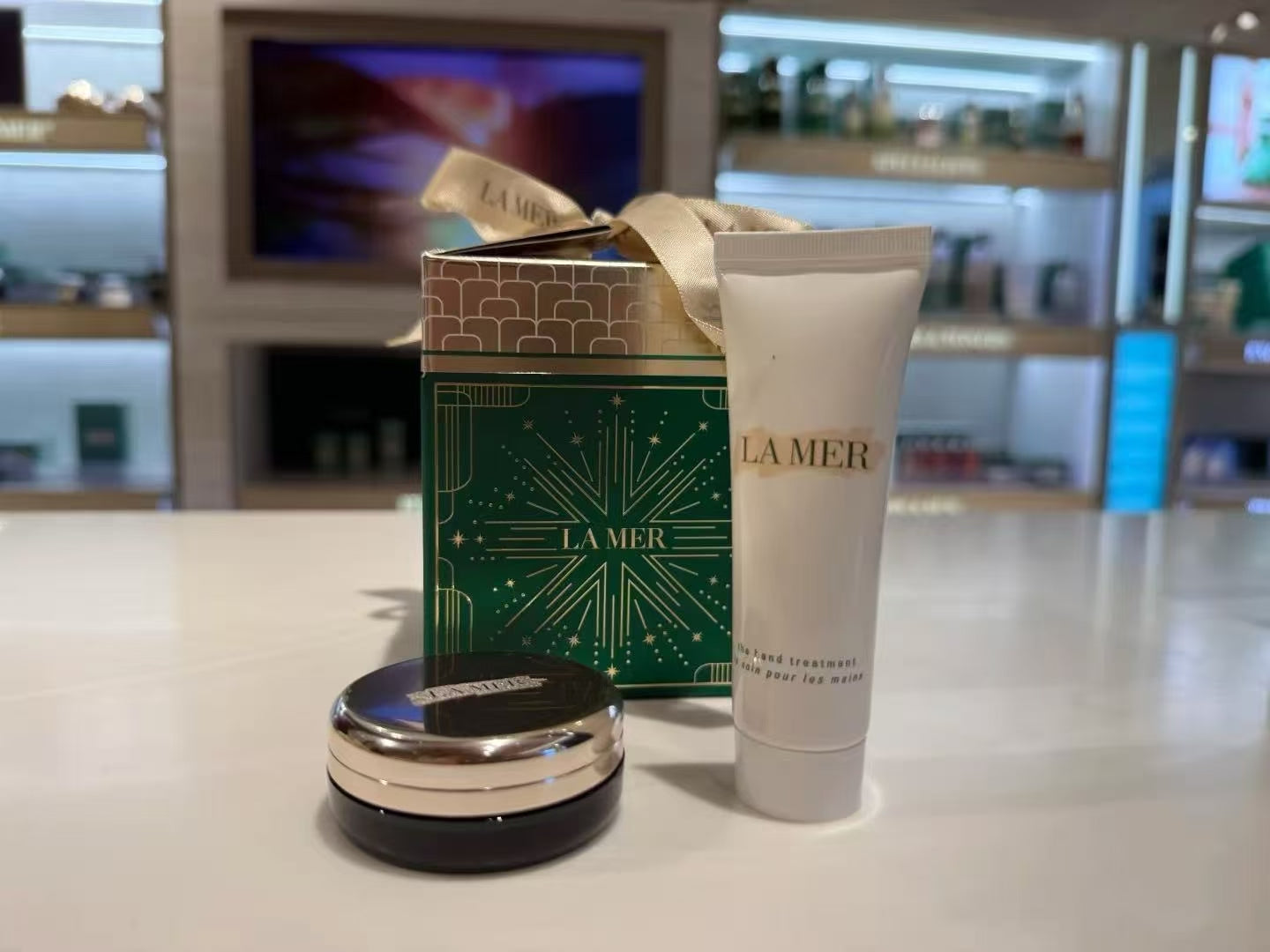 供應商現貨‼️只有幾套‼️🌸香港專櫃 Lamer海藍之謎唇膏9g新版➕護手霜30g 禮盒裝 | 預訂 逢星期一，三返倉執貨 其後約3-5個工作天寄出