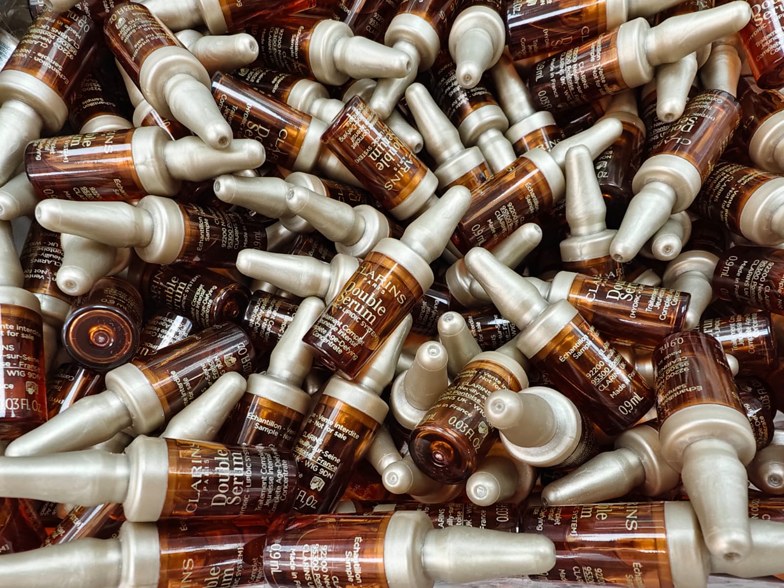 供應商現貨1000支 售完即止🌸❤️🔥好貨快閃❤️🔥香港專櫃Clarins嬌韻詩雙萃精華最新版0.9ml 1套10支 | 預訂 逢星期一，三返倉執貨 其後約3-5個工作天寄出