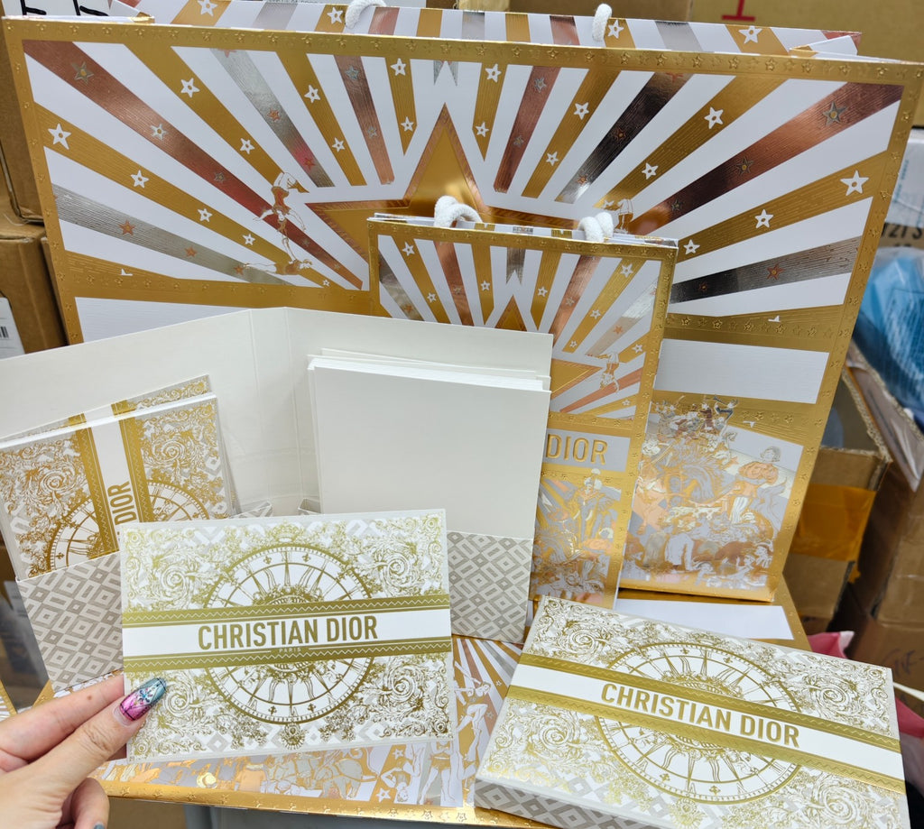供應商現貨🌸❤️🔥限量快閃❤️🔥Dior專櫃明信片套裝本 | 預訂 逢星期一，三返倉執貨 其後約3-5個工作天寄出