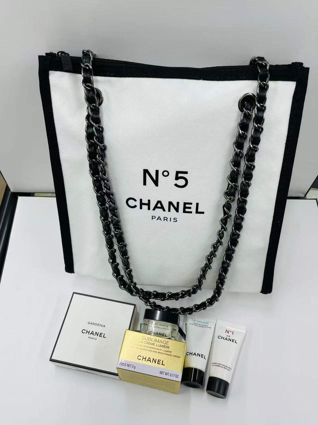 供應商現貨🌸❤️🔥Chanel Beauty N5白色袋手提包限定套裝 | 預訂 逢星期一，三返倉執貨 其後約3-5個工作天寄出