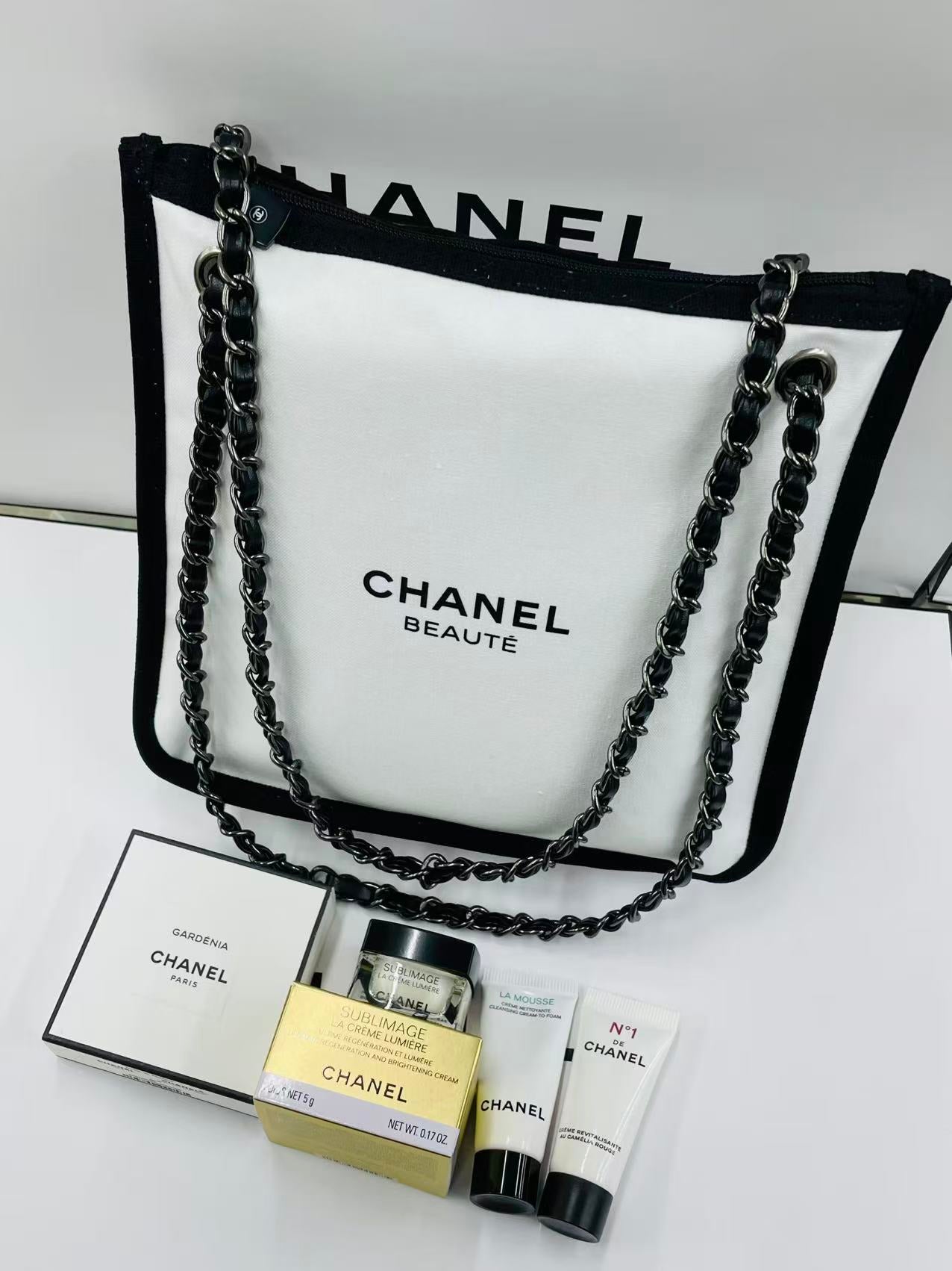 供應商現貨🌸❤️🔥Chanel Beauty N5白色袋手提包限定套裝 | 預訂 逢星期一，三返倉執貨 其後約3-5個工作天寄出