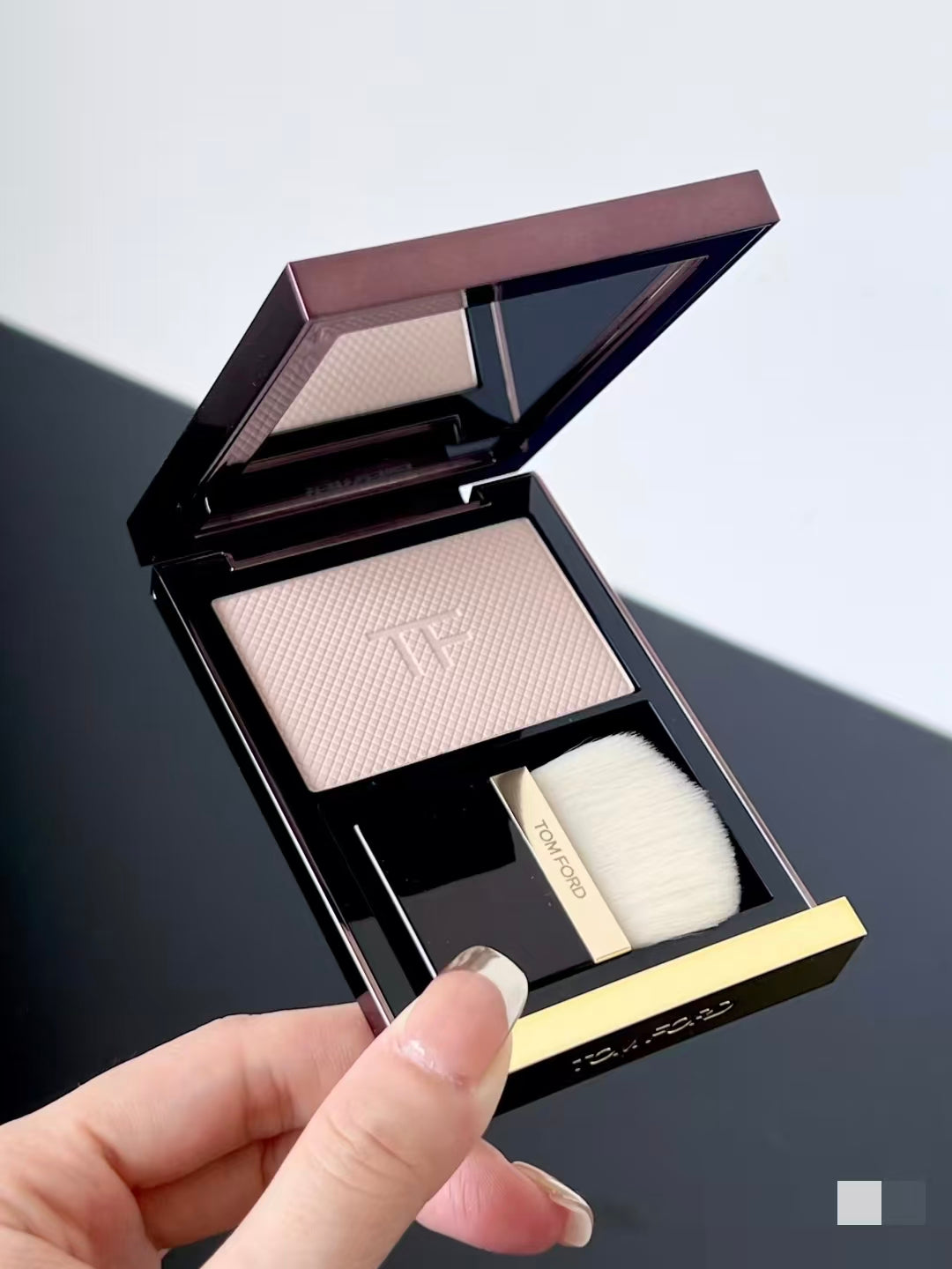供應商現貨 🌸香港專櫃 TomFord柔焦蜜粉餅01號 冰皮蜜粉餅升級版 | 預訂 逢星期一，三返倉執貨 其後約3-5個工作天寄出