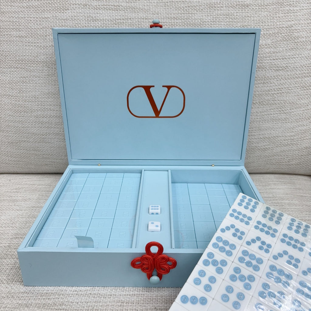 【24小時網站自助下單】供應商現貨🌸數量只有10套‼️‼️全球限量800套‼️🩵Valentino Beauty好運天藍色麻雀🩵 | 預訂 逢星期一，三返倉執貨 其後約3-5個工作天寄出