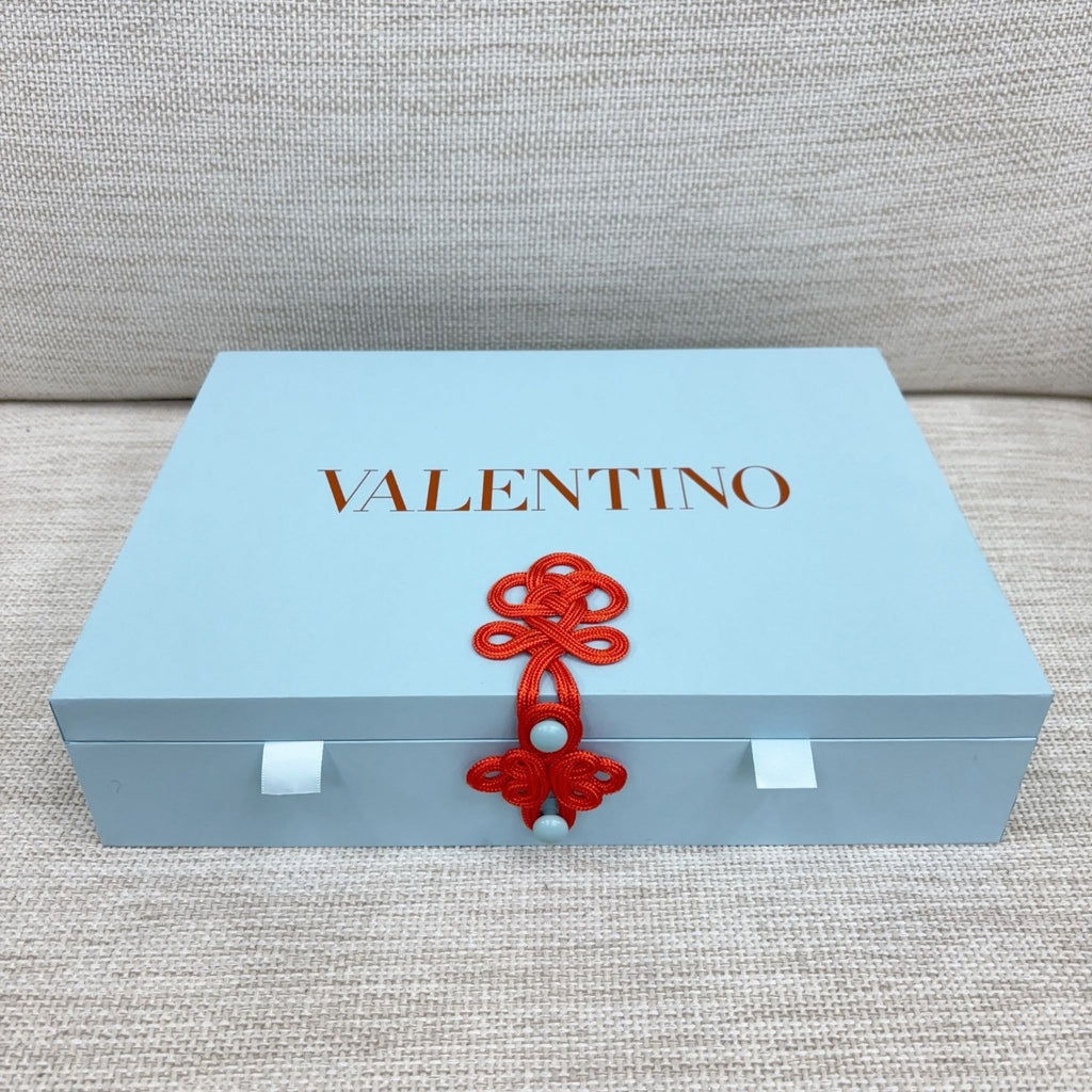 【24小時網站自助下單】供應商現貨🌸數量只有10套‼️‼️全球限量800套‼️🩵Valentino Beauty好運天藍色麻雀🩵 | 預訂 逢星期一，三返倉執貨 其後約3-5個工作天寄出