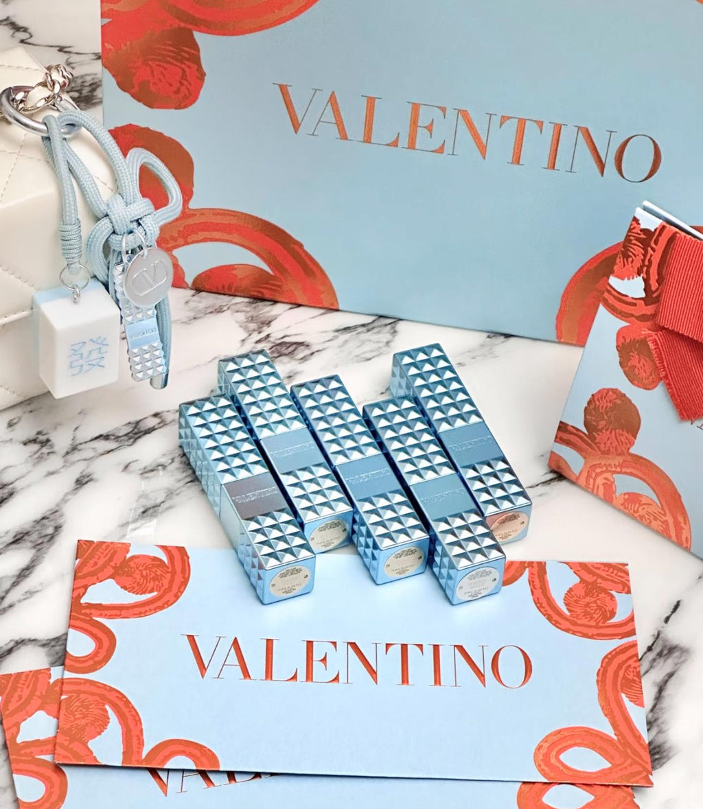 【24小時網站自助下單】數量只有100支🌸免稅正品🩵🩵VALENTINO限定唇膏色號（670R)🩵🩵 | 預訂約1月尾至2月初