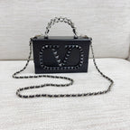 【24小時網站自助下單】🌸🌟🌟Valentino Beauty窩釘化妝袋包安裝連鏈 | 預訂約4-5星期