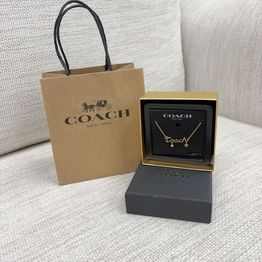 【24小時網站自助下單】供應商現貨大概100條，售完即止🌸白色情人節精選🌟🌟新款 Coach Logo項鍊(金色) | 預訂約2星期