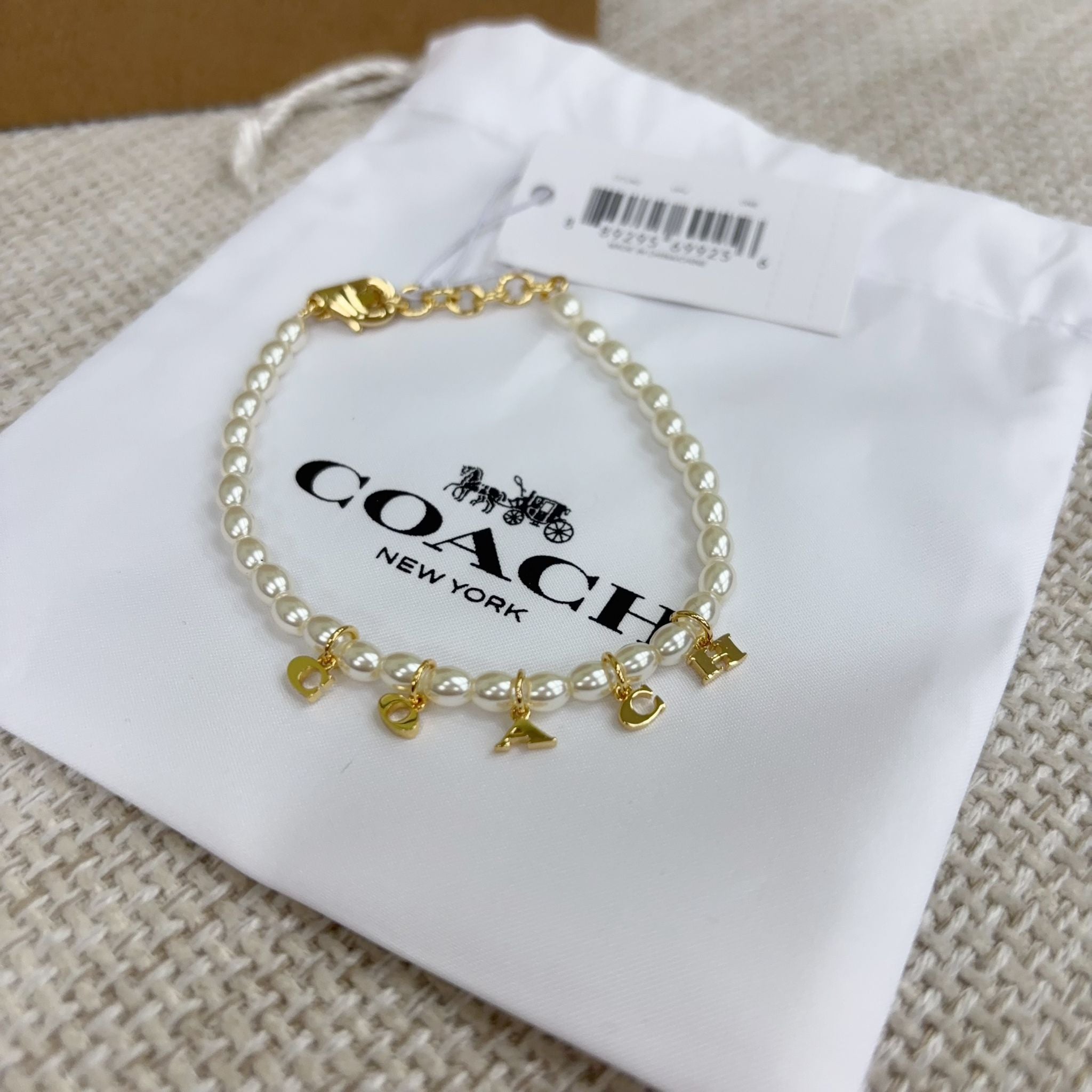 【24小時網站自助下單】供應商現貨大概100條，售完即止🌸白色情人節之選🌟🌟Coach珍珠手鏈 | 預訂約2星期