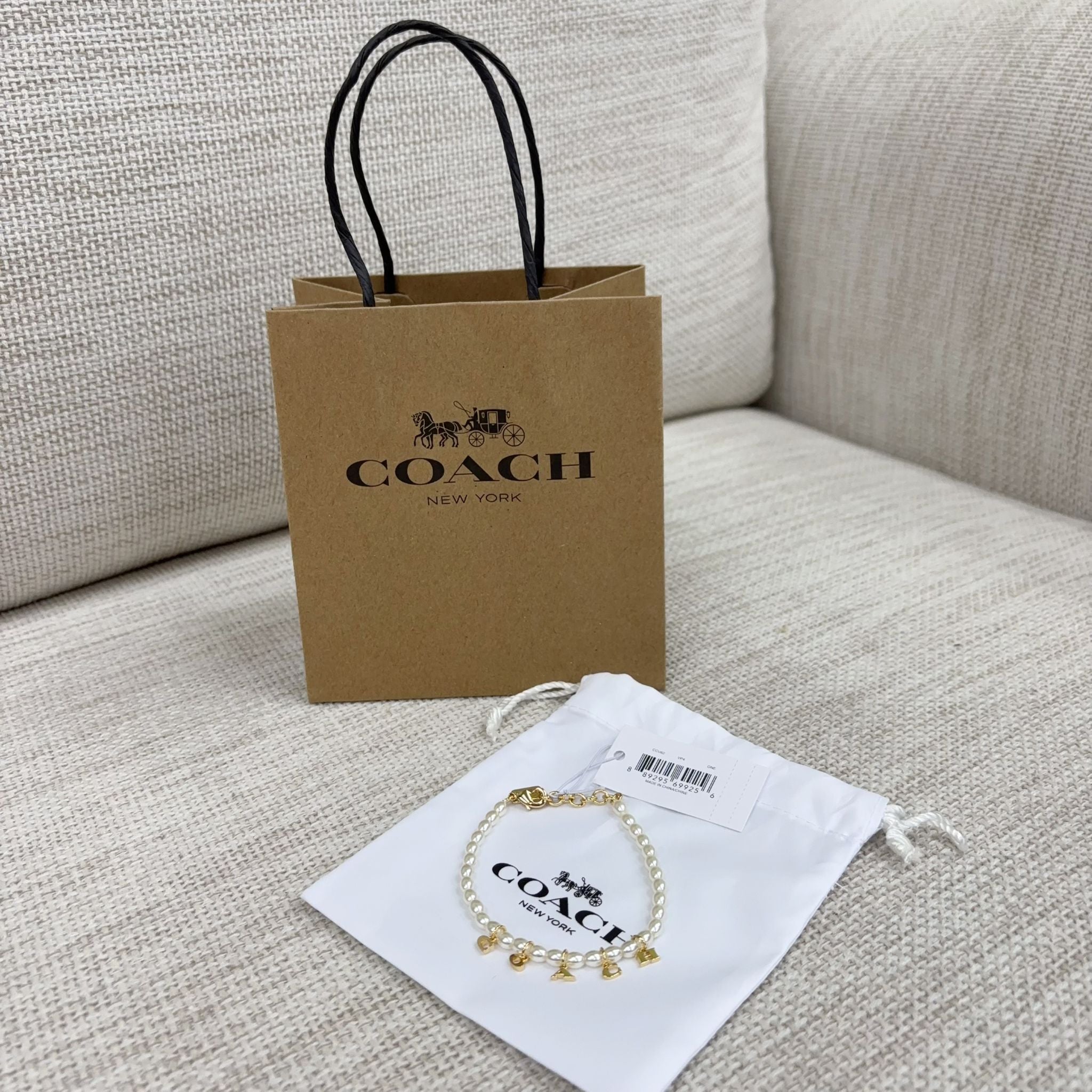 【24小時網站自助下單】供應商現貨大概100條，售完即止🌸白色情人節之選🌟🌟Coach珍珠手鏈 | 預訂約2星期