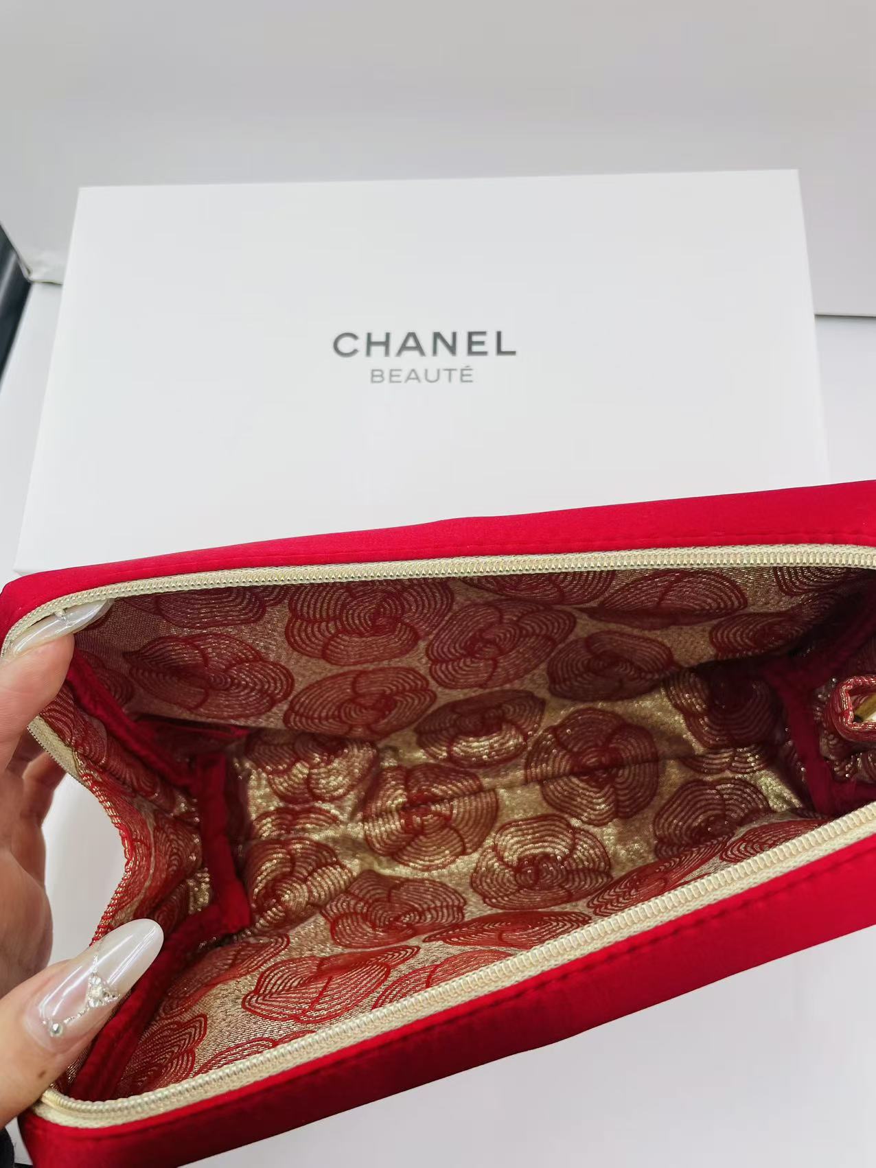 【24小時網站自助下單】供應商現貨🌸❤🔥Chanel香奈兒紅色山茶花化粧包（冇鏈）套裝❤🔥 | 預訂 逢星期一，三返倉執貨 其後約3-5個工作天寄出