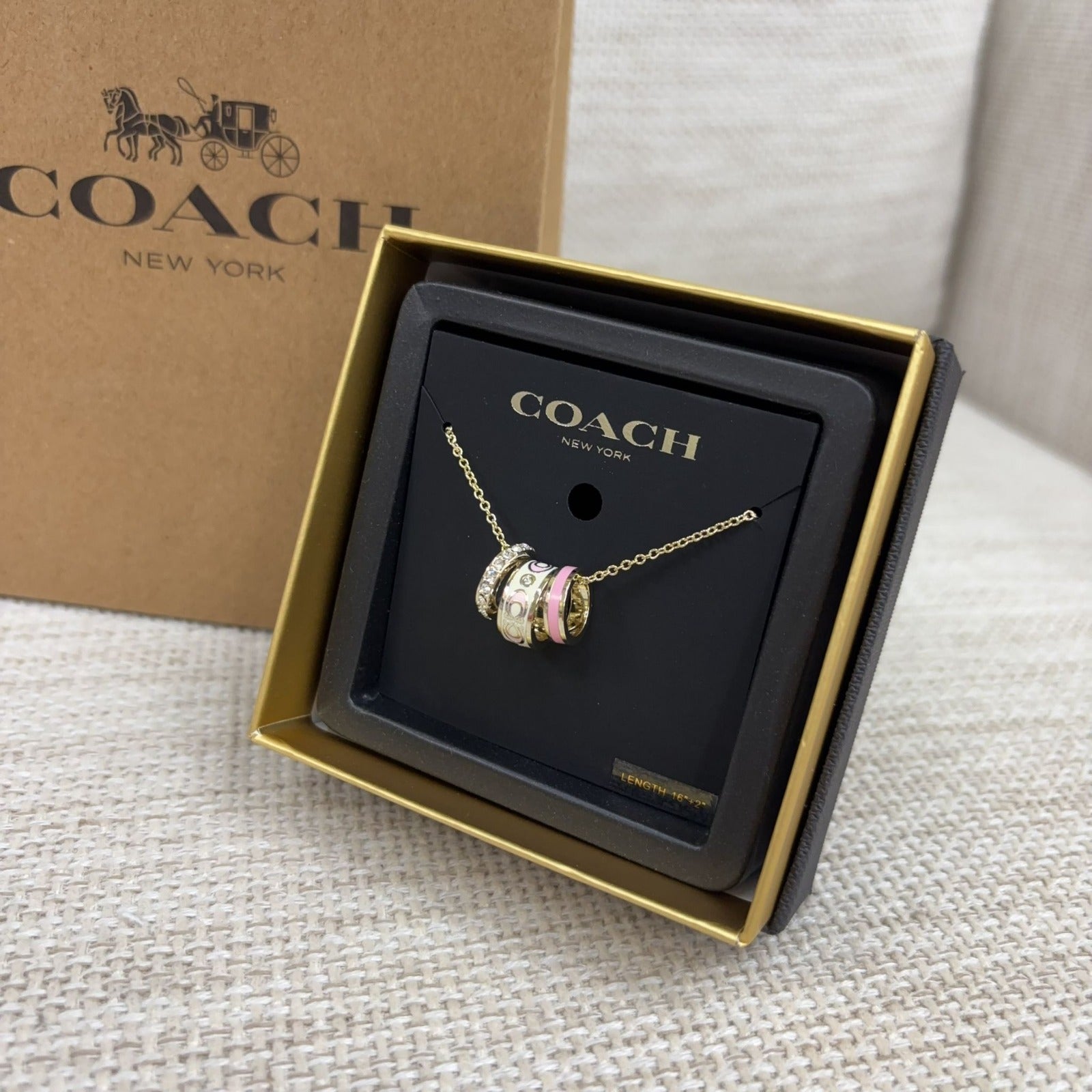 【24小時網站自助下單】🌸🌟🌟Coach最新款三環頸鏈(粉紅色併白色) | 預訂約1-2星期 娉婷貿易公司 Exquisite Beauty Trading Company