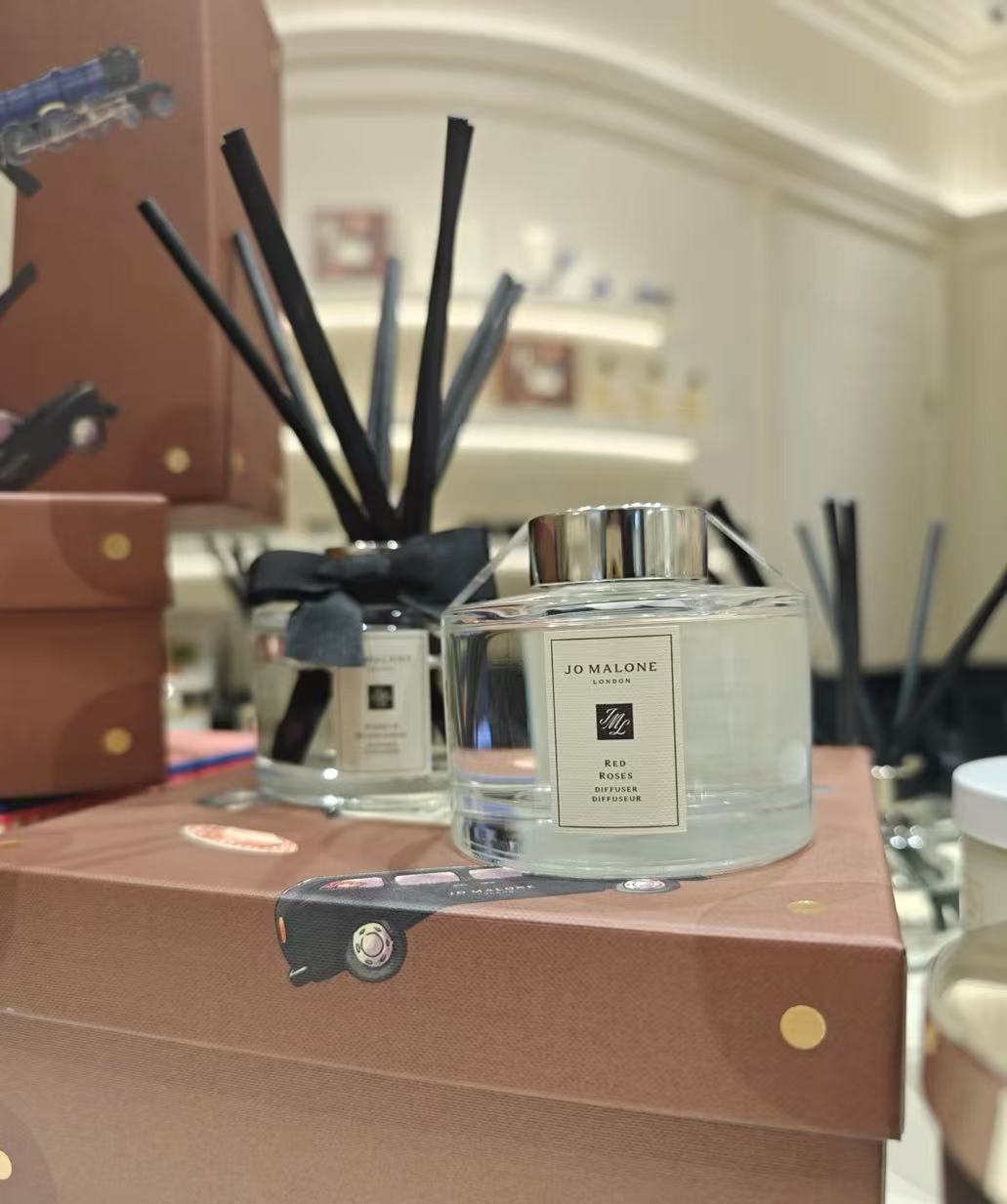 【24小時網站自助下單】供應商現貨🌸免税正品 JO MALONE 祖瑪瓏（RED ROSES)香薰165ml (含禮品袋和紙盒） | 預訂 逢星期一，三返倉執貨 其後約3-5個工作天寄出 娉婷貿易公司 Exquisite Beauty Trading Company